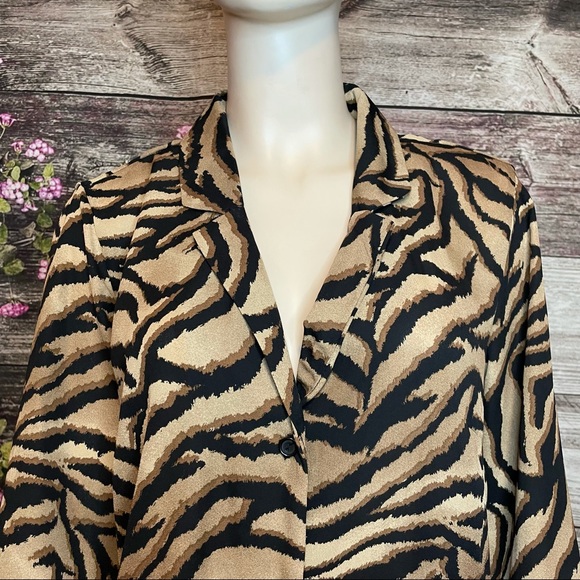 Collared Button Up Long Sleeve Top - Picture 2 of 5